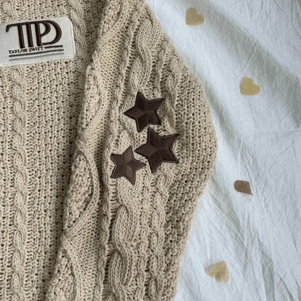 Taylor Swift Beige Cable Knit Cardigan - Picture 3 of 4